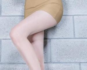 Beautyleg - Flora与她的双人福利写真：一起摘花，顺便把麻烦抛到九霄云外！