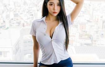 Bomi(普美)的定制印记，居然在[BLUECAKE]找到了这位粉红舞者，真别致。