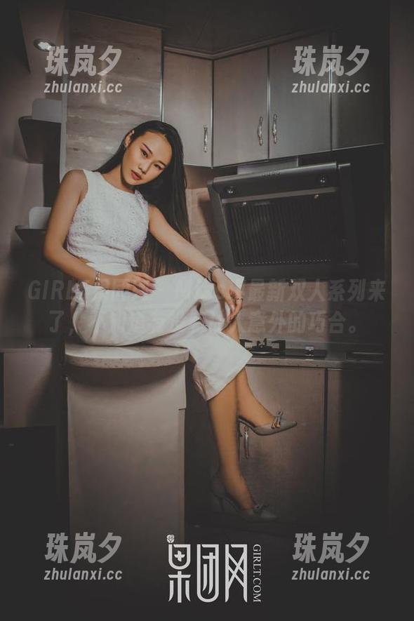 GIRLT果团网-Miss琪 GIRLT果团网 - Miss琪最新双人系列来了,不知道有没有让人意外的巧合。