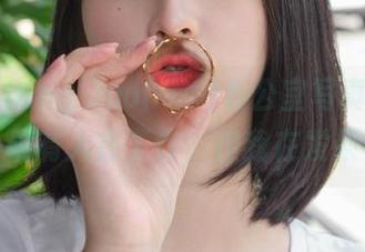 另一个Jang Joo(장주)办公室写真集：的确有人在工作，但我在发呆