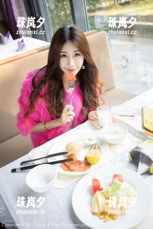 MiStar魅妍社-赵欢颜Jessica MiStar魅妍社 - 在赵欢颜Jessica的办公室,定制写真让办公气息变得恍若微风轻拂。