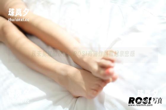 从未见过的灰丝，ROSI高清作品掀起亲密感