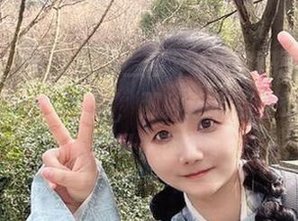 说实话，Sayako＿今年4岁的玛丽罗斯套图看得我有些傻眼，那种还有点羞怯的气息，真让人困惑。