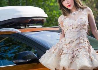 TouTiao头条女神 - 半夜翻看刘瑾希的作品，刚好遇到姐姐，水瓶座的我坚持不喝水！