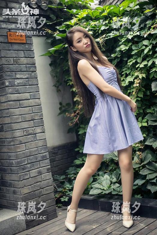 TouTiao头条女神-李媛媛 TouTiao头条女神 - 李媛媛黑吊带的后现代风,高清套图等你解读!