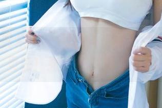 UGirls尤果网 - 别低头，女王的脚下满是灵魂！张馨彤写真集下载