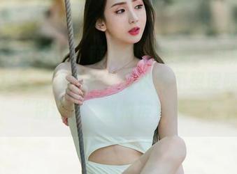 UGirls尤果网 - 萌琪琪海边游：图集里有我和我恶搞的影子，海水都不想理睬我，“别过来，我怕被冲走”！