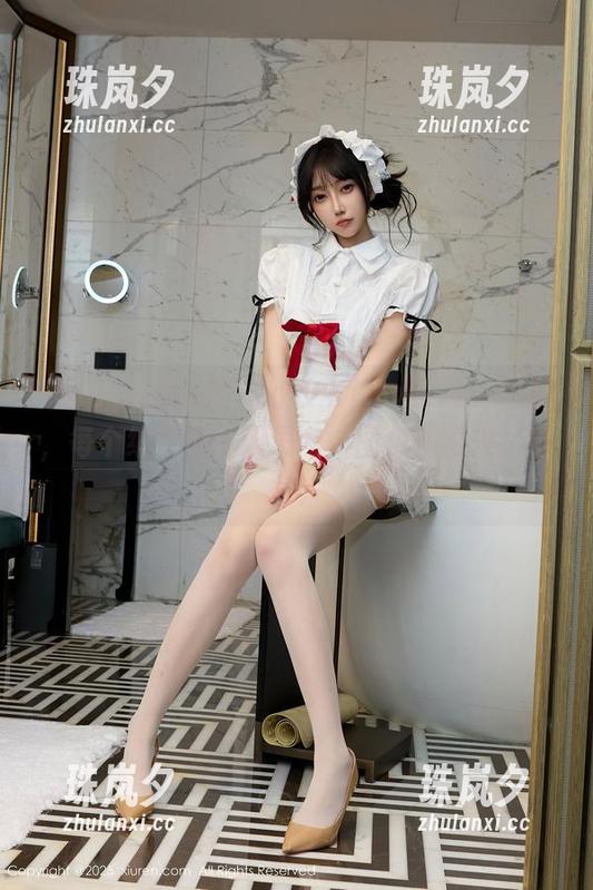 Xiuren秀人网-小夕Kitty Xiuren秀人网 - 小夕Kitty的透明写真,每个细节都引人思考,图包慢慢来,别急!