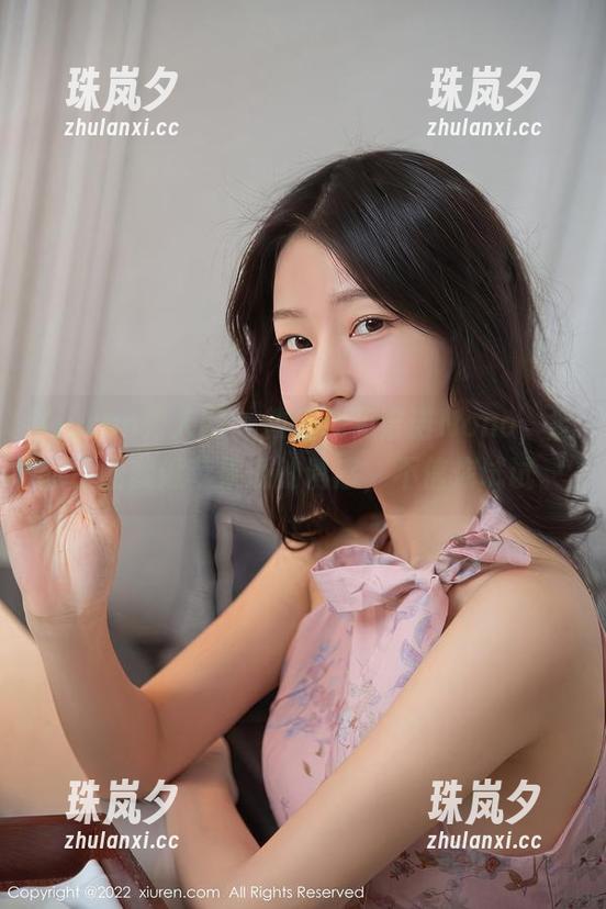 Xiuren秀人网-诺诺Nono Xiuren秀人网 - 教室遇见诺诺Nono,全套原图就像苹果派的诱惑,不信你试试。