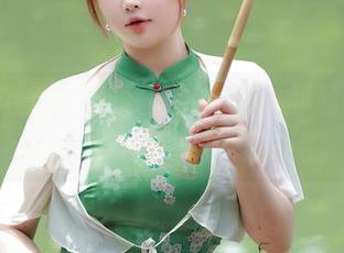Xiuren秀人网 - 美图解析：邹晶晶女王与她的超级裸足探索之旅。