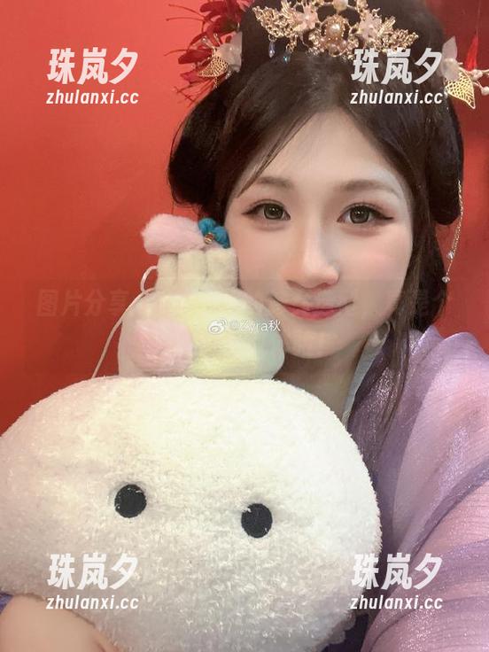 Zyra秋 图片分享:Zyra秋的修女造型,真是个另类的宗教体验!