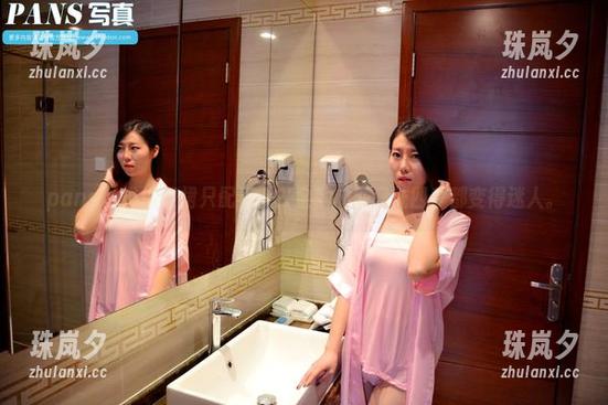 pans-金熙 pans - 谁说红裙只配春天?金熙的网盘让四季都变得迷人。
