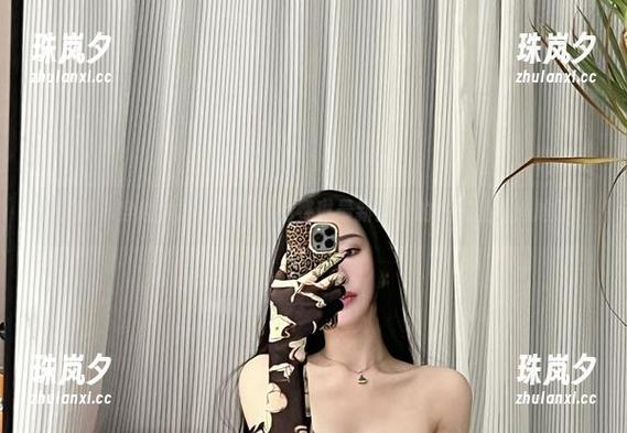 不爱笑的赛琳 微密圈 - 穿越禁忌,不爱笑的赛琳最新图包的性感让人尴尬了。