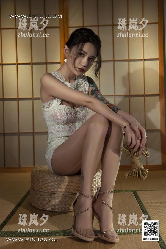 丽柜-伊园 丽柜 - 在伊园的黑丝私房里,安静地感受那些不经意的优雅。