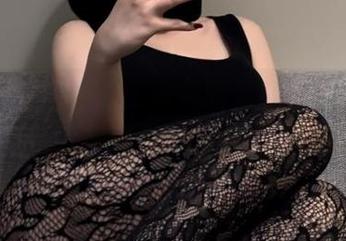 微密圈 - 保守的二舅妈的圣诞美图，似乎有更多的意思在里面想要逃出来。