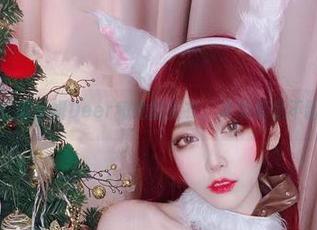 私拍热潮：啾小妍Deer和她的皮衣，满满都是不羁的气息。