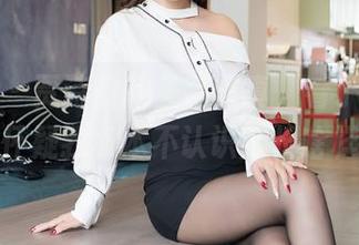 嗲囡囡 - 贾诗晗的美腿写真，看了这高清，我怀疑我根本不认识腿长啥样了。