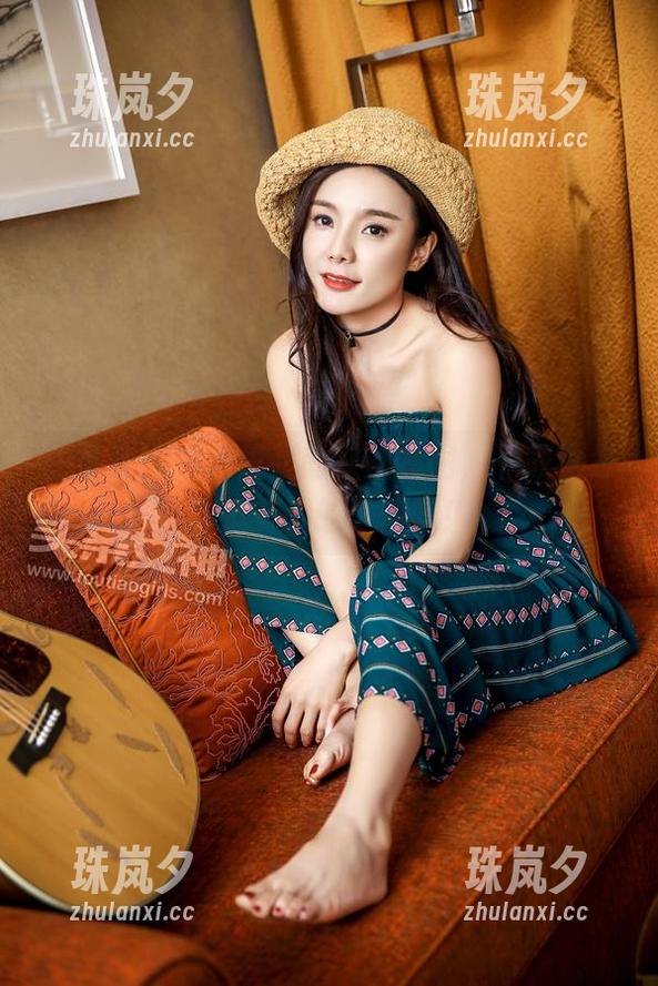 头条女神-周思超 头条女神 - 周思超的灰丝套图,下载也是件挺有趣的事情呀!