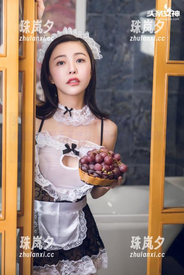 头条女神 - 做个出色的红肚兜模特儿，李梓熙的美图天天送到，又一个下午被窝里的新欢。