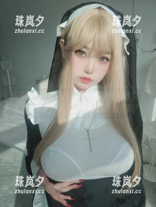 女主K 草莓味的小红帽加上红苹果,别再说女主K不带劲了,原图和资源对得起你吗?