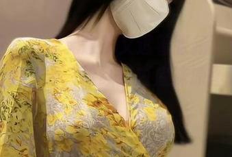 微密圈 - 看似无意却又透着张扬，女刺客的无圣光呈现，粉红露白底袜原图如此迷人。