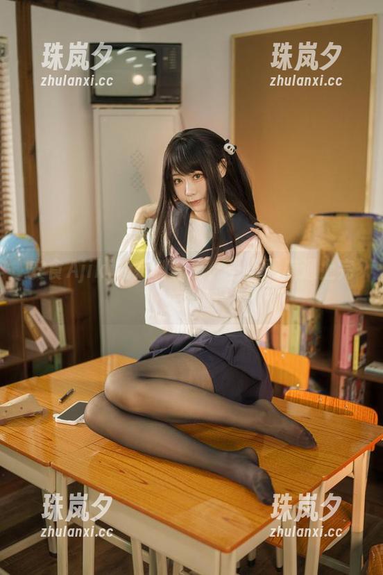 安食Ajiki的定制写真：当小恶魔遇上完美构图