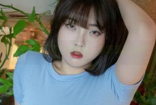 面具兔女郎写真！宋哈娜，你是想隐身吗？
