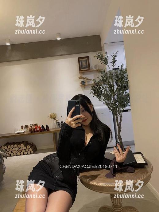 宸大小姐 微密圈 - 校服写真,宸大小姐的风格总让我想起校园里的他