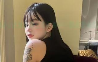 微密圈 - 当小u优优子遇上圣诞树——图册里她的眼神要上天了！