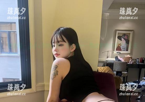 微密圈 - 当小u优优子遇上圣诞树——图册里她的眼神要上天了！