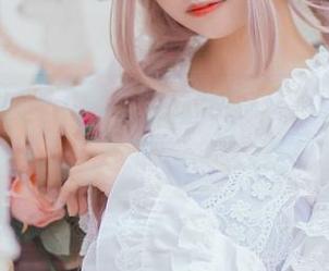 看小野妹子w的白衬衫私拍，我的思绪都放飞了——天哪，她真有一套！
