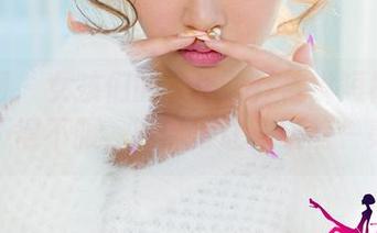 尤果网 - 女孩们的衣柜：乔依琳短裙合集，不得不服，时髦得让人眼前一亮。