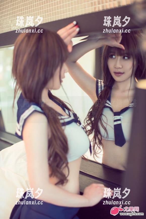尤果网 - 精选图片：李思宁用修女造型挑战你我的想象底线。