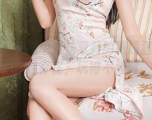 尤蜜荟 - 原图中合法萝莉的眼镜狂野与乖巧同时存在，玩得不赖啊。