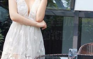 尤蜜荟 - 等风中，黄金宝儿的免费写真，也许是风的代言人？