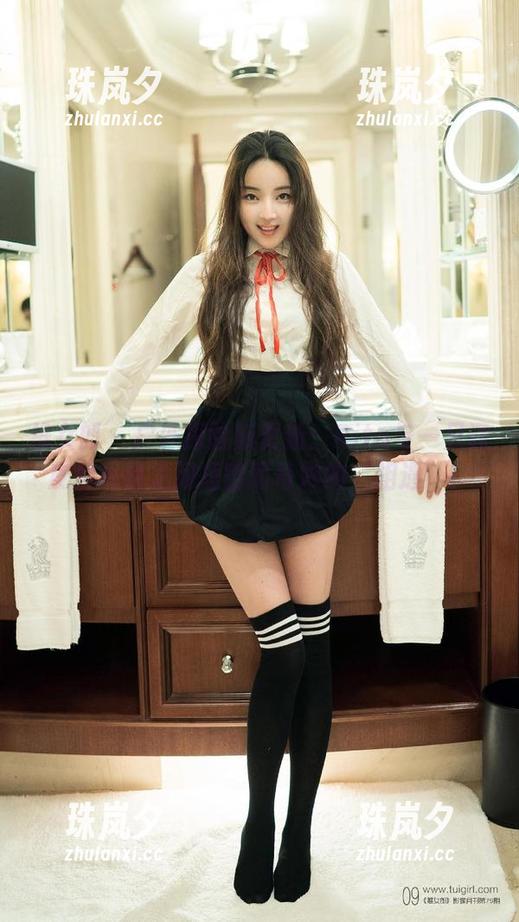 推女郎-Rita 推女郎 - 户外探险新更新:Rita与一只调皮的松鼠之间短暂而奇妙的‘相遇’!