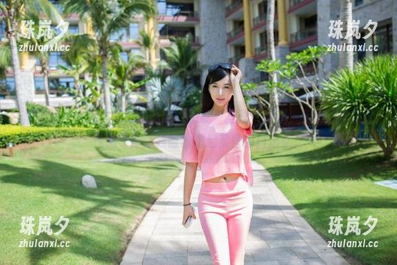 推女郎 - 小九九和她的圣诞，不靠“圣光”照耀，但是这作品的气息，却让我时常想起某些旧日记忆。