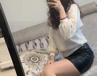 微密圈 - 裸足？提袜少女的套图就这样潜入你的视线，难以抵挡。