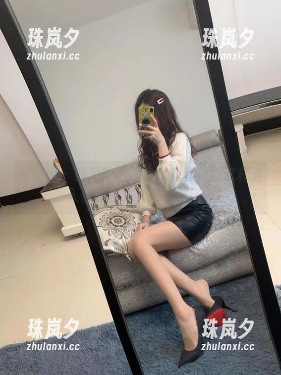 提袜少女 微密圈 - 裸足?提袜少女的套图就这样潜入你的视线,难以抵挡。