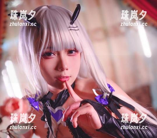 末夜787的黑色漆皮兔女郎cos，剪影和心思都很走心啊，有点意思。