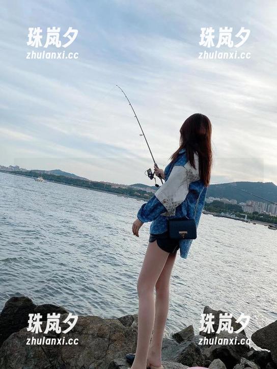 林子琳喵 微密圈 - 林子琳喵的美图更新,短裙似乎预示了一种不可言喻的独特气氛。