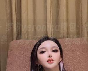 微密圈 - 梦露veronica图包：黑丝的流畅线条，似乎在说着“别想太多”