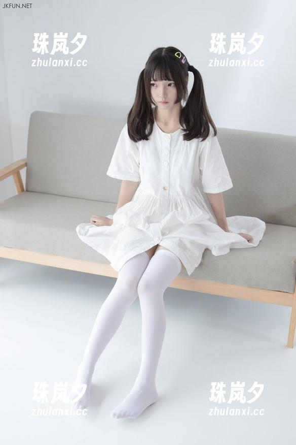 森萝财团 白丝美足在凉席上的晨曦里,资源里藏着森萝财团的清爽气息