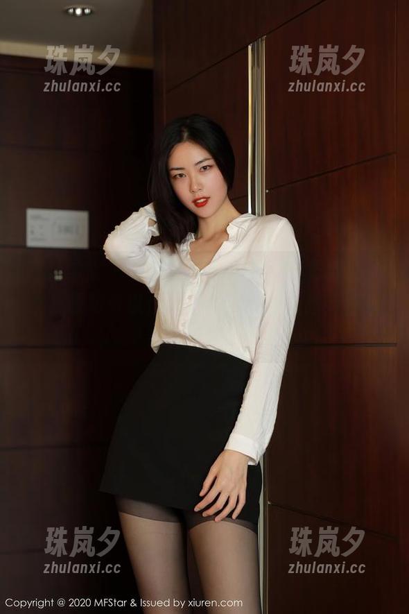 模范学院 - 图集里面有SiByl李思宁的豹纹，明明可以低调，却偏要让人想要去丛林探险。