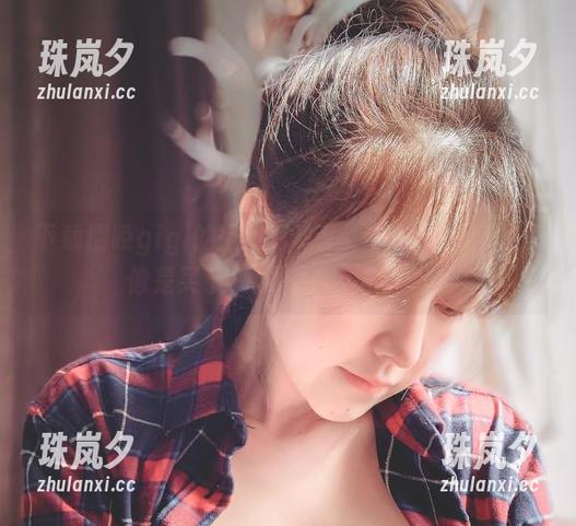 下载樱晚gigi的空姐写真集，保证不会后悔，像是买了一张飞向云端的票。