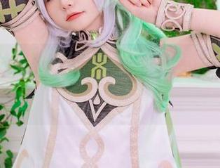 爆机少女喵小吉的眼镜精选图集，瞧这些可爱的‘框’里都在干嘛！