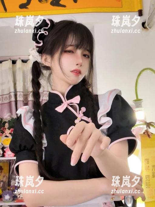 狐玖玖 狐玖玖的校服?这图我想下载,但穿上会不会太违和?