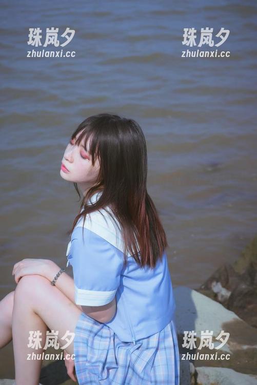 福利来啦：疯猫ss带你领略制服少女的写真暴击