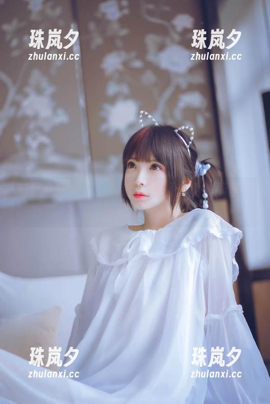 糖果色的美图：疯猫ss引领少女衣橱里的粉护士潮流