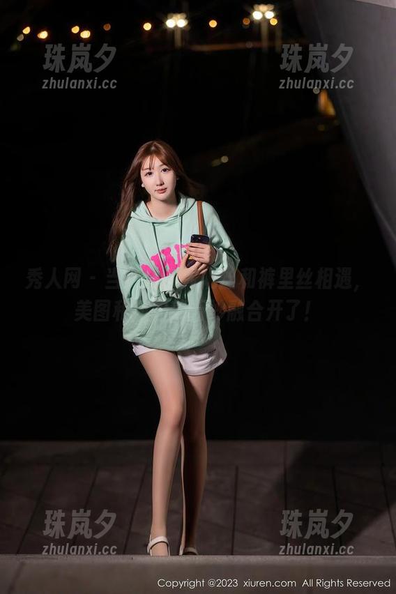 秀人网 - 当Egg_尤妮丝和裤里丝相遇，美图和图包就巧妙融合开了！